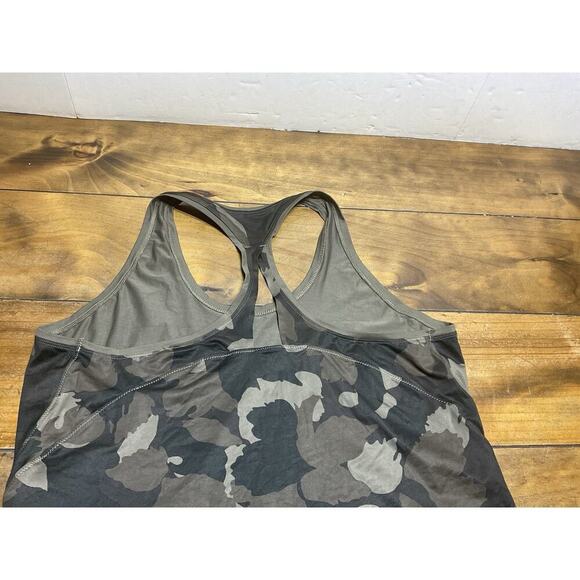 Athleta Camo Tank Top Size XL Limitless Keyhole Olive Green Athletic - Picture 9 of 9